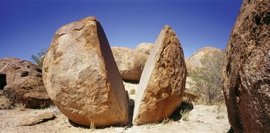 Fototapete Devil's Marbles Vlies - Karlu Karlu - Panorama - Klicken fr grssere Ansicht